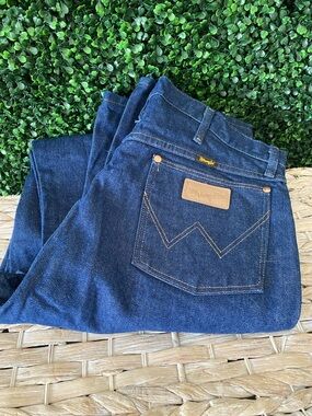 Wrangler Men’s Dark Blue Straight Jeans with Tan Patch